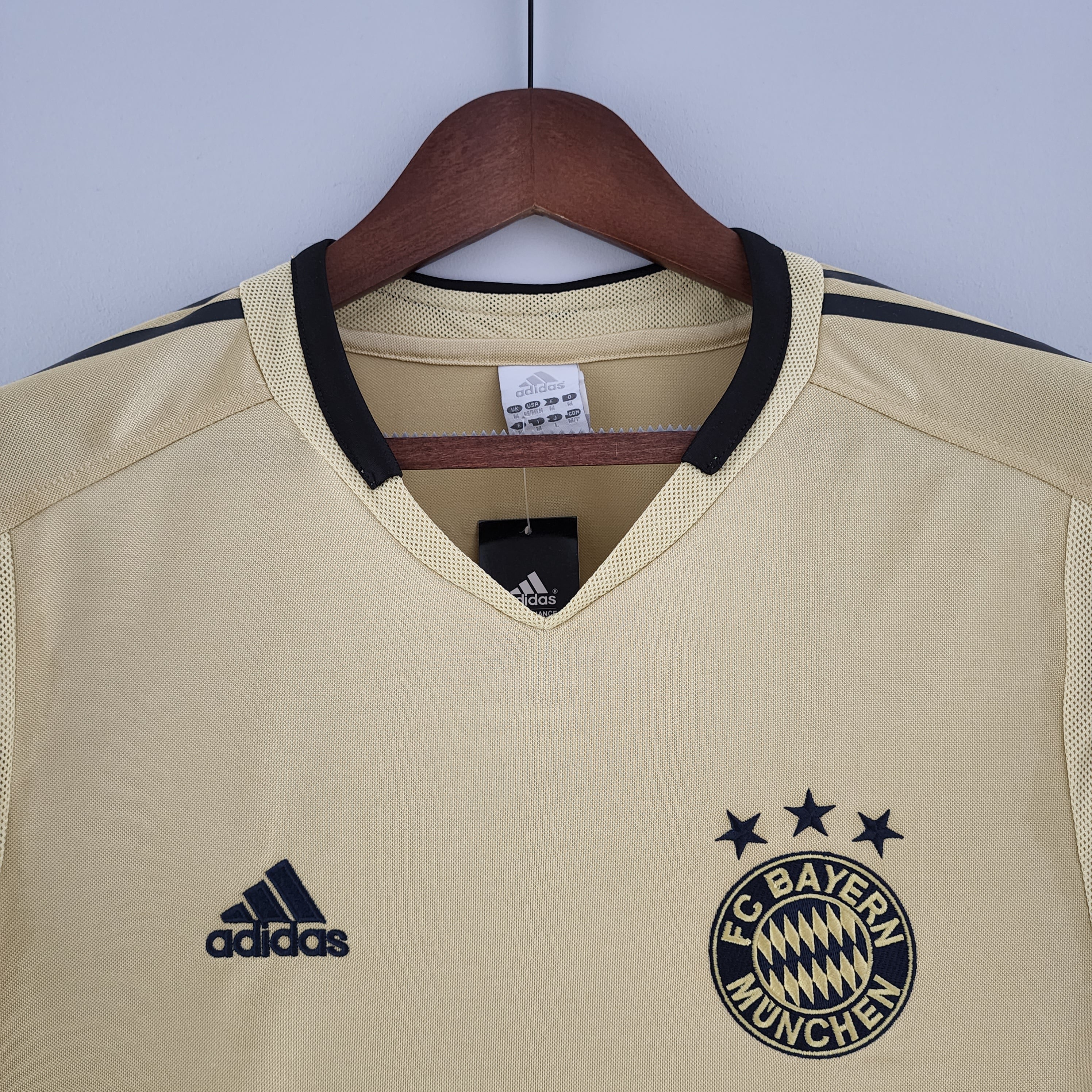 Bayern Munich 04-05 | Retro Away