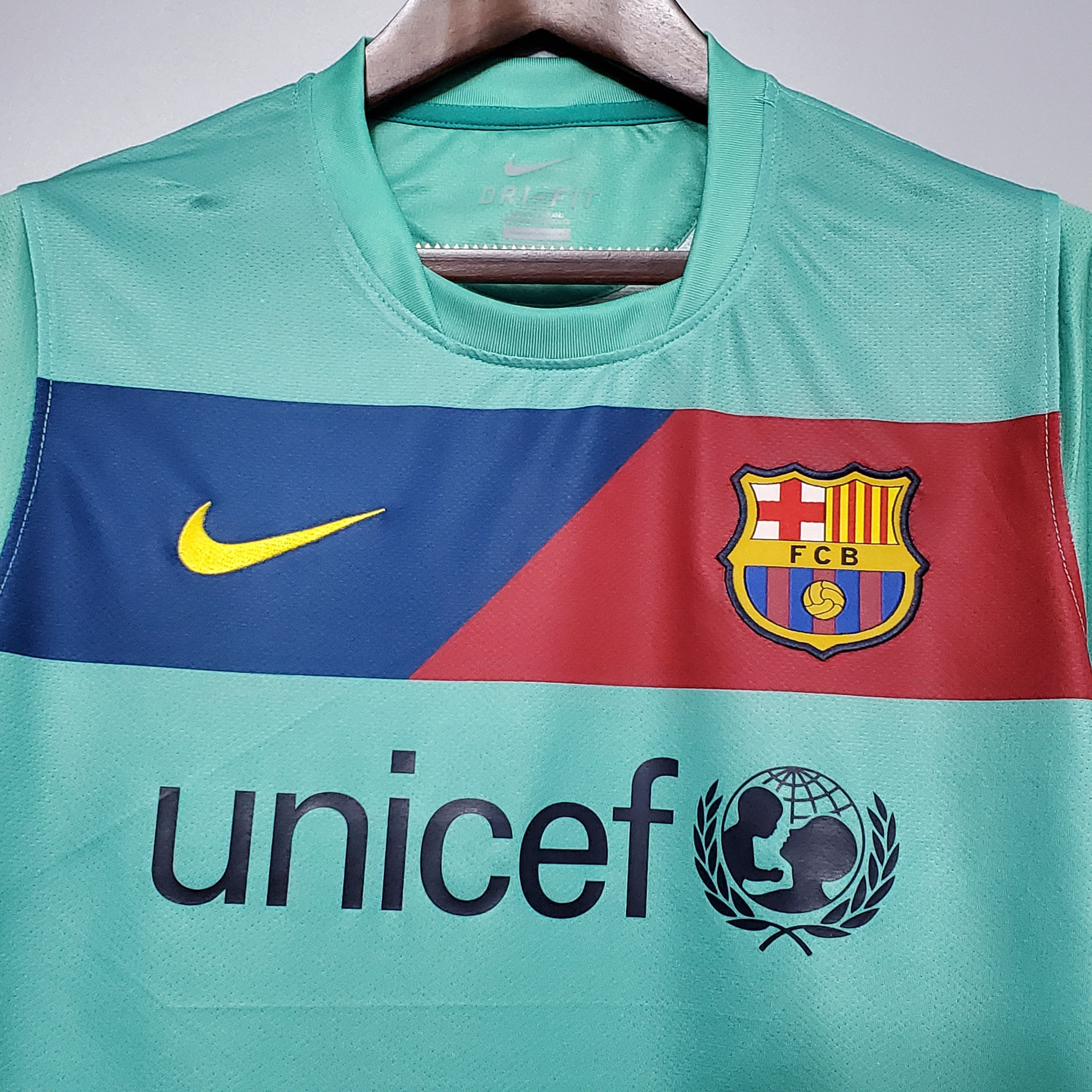 Barcelona 10-11 | Retro Away